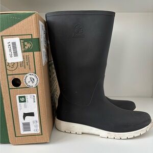 Kamik Women’s Black Matte Rain Boots with White Sole